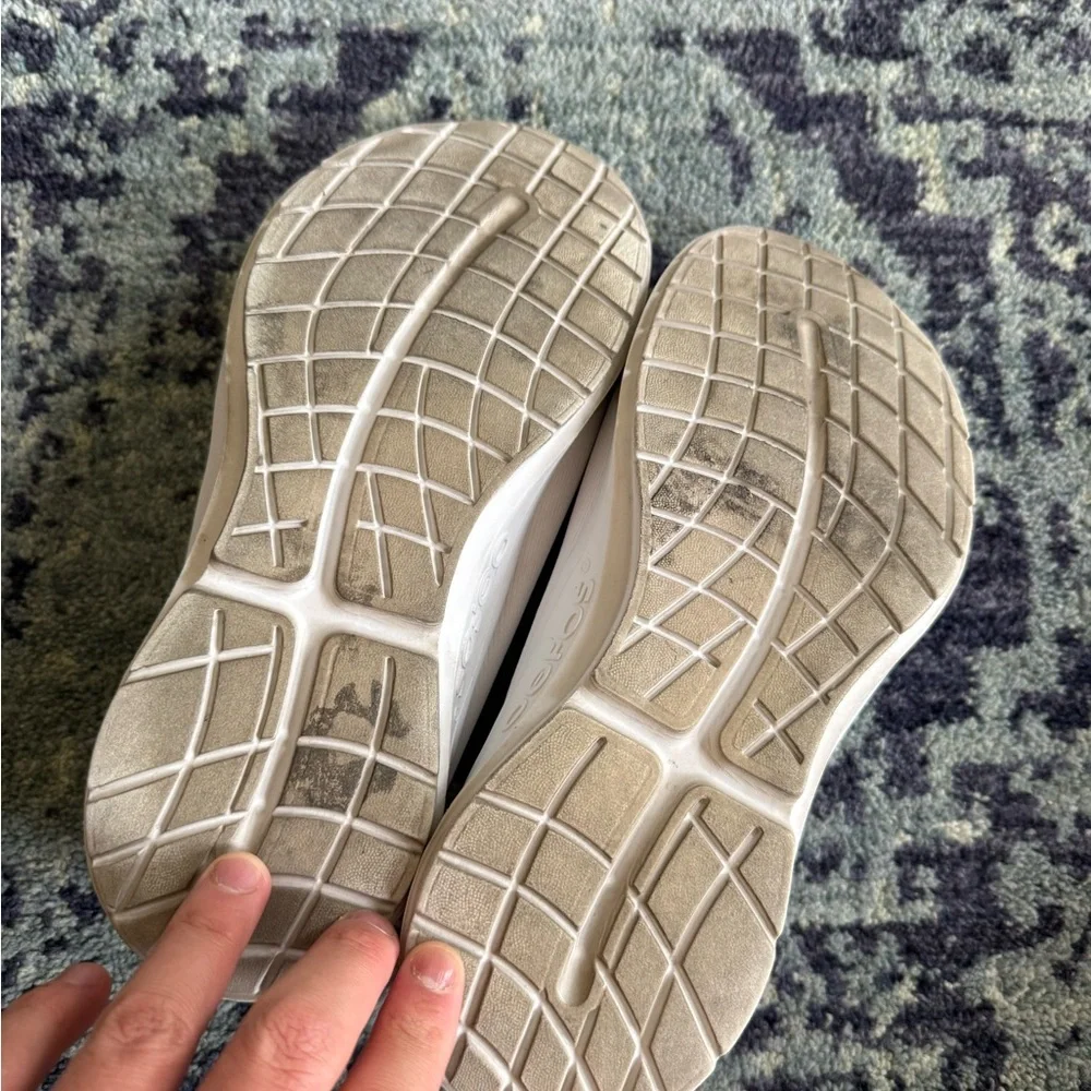 Women’s Size 8.5 OOFOS OOmg Sport Low Recovery White Shoe Slip On Support Shoes - Picture 7 of 9